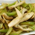 minakminak's cooksnap of when they made セロリとエリンギの鶏ガラ炒め.
