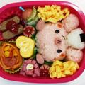 tomo9621's cooksnap of when they made 食いしん坊♪ぶたちゃん＊キャラ弁.