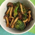 makimakise's cooksnap of when they made ☆簡単！ブロッコリー＆しめじ炒め☆.