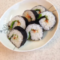ちはるき27's cooksnap of when they made 鮭フレークで簡単♪サラダ巻き風のり巻き.