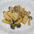 ごんたく's cooksnap of when they made 鶏胸肉としめじのオイ☆炒め.