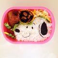 とがじゅん's cooksnap of when they made 簡単キャラ弁＊詰めるだけ！スヌーピー弁♪.