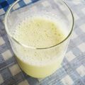 taako1552's cooksnap of when they made 胡瓜＋ヤクルト＋豆乳＝美容ジュース.