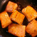 mi__yu's cooksnap of when they made 簡単＊鮭のごま照り焼き＊.