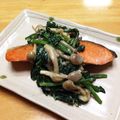 chirochan☆'s cooksnap of when they made 鮭ソテーほうれん草と茸の豆乳ソース添え.
