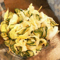○りんごママ○'s cooksnap of when they made 小夏の皮ときゅうりのサラダ.