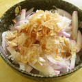 由芽15's cooksnap of when they made かまぼこ紫たまねぎの和風サラダ.