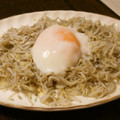 大魔女's cooksnap of when they made 釜揚げしらすのガーリック炒め☆温玉添え☆.