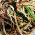 sooh68's cooksnap of when they made 舞茸しめじともやしの野菜炒め.