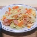 MOQI's cooksnap of when they made 超簡単❣キャベツとウインナーの塩炒め.