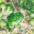 うさご's cooksnap of when they made 簡単＠ブロッコリーと舞茸のアンチョビ炒め.