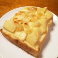 猫の使い's cooksnap of when they made 焼き桃チーズシュガートースト！.