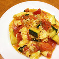 さっくん食堂's cooksnap of when they made トマトと卵とズッキーニの炒め物。.