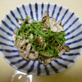 デカちゃん's cooksnap of when they made シャキシャキ！豆苗としめじの胡麻和え.