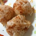 花ちゃんバナナ's cooksnap of when they made ごま油が香るしらすとチーズのおにぎり.