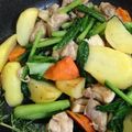 あやのママ's cooksnap of when they made 鶏モモ香草焼きジャガイモ・あまり野菜添え.