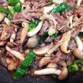 トンちゃん奥さん's cooksnap of when they made 牛肉とキノコのオイスターソース炒め.