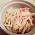 とまとま１０'s cooksnap of when they made 癖になる☆大根とカニカマのサラダ.