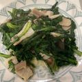 ペコ27's cooksnap of when they made 春菊・・・炒めるだけで美味しいよ!!.