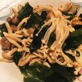 新米主婦あーさ's cooksnap of when they made ワカメとシメジの酢の物.