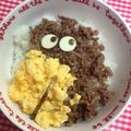 たにたーに's cooksnap of when they made 簡単キャラ弁 キョロちゃんのそぼろ丼.