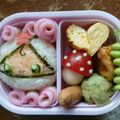 tttumugi's cooksnap of when they made キャラ弁*ロールパンナおにぎり.