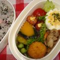 HappyKoron's cooksnap of when they made キャラ弁にお花を☆卵カップ.