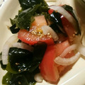 keropad's cooksnap of when they made わかめとトマトと新玉ねぎのポン酢あえ.