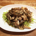ミッキーの母's cooksnap of when they made 鶏せせりとマイタケの炒め物.