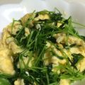 ma710ma2's cooksnap of when they made ピンチな時の一品☆豆苗と卵の彩り炒め.