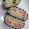 たにたーに's cooksnap of when they made 卵焼きとカニカマのおにぎらず.