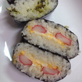 たにたーに's cooksnap of when they made 卵焼きとカニカマのおにぎらず.