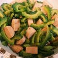 みゅーちゃん☆'s cooksnap of when they made 旨～い☆ゴーヤと魚肉ソーセージ炒め.