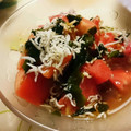 3mamakuma's cooksnap of when they made しらすとワカメとトマトの酢の物.