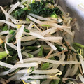 hakobetet's cooksnap of when they made 時短レシピ！もやしと小松菜の塩ゴマ和え.