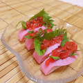 赤い電話's cooksnap of when they made 梅としそとかまぼこ.