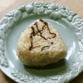 yukanosuke's cooksnap of when they made ☆塩昆布入りすり胡麻まぶしおにぎり☆.