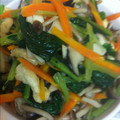 クック5N6VZL☆'s cooksnap of when they made 小松菜、人参、きのこと油揚げの炒めもの♪.