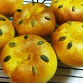 mocchi1210's cooksnap of when they made かぼちゃのベーグル.