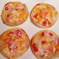 Tamagokk's cooksnap of when they made 簡単おつまみ♡餃子の皮ピザ.