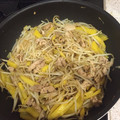 shunkyo's cooksnap of when they made 簡単！　豚肉　じゃがいも　もやし炒め！.