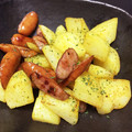 ako622's cooksnap of when they made じゃがいもとウインナーのマヨカレー炒め.