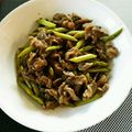 MitsuruB's cooksnap of when they made 焼肉タレで☆アスパラと牛肉のタレマヨ炒め.