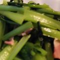 まんべんなく's cooksnap of when they made 小松菜とベーコンのガーリックコンソメ炒め.