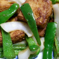 karutape's cooksnap of when they made 厚揚げと玉ねぎピーマンの梅炒め.