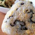 うっどすとっく✩'s cooksnap of when they made 炒り卵と塩昆布のおにぎり.