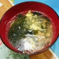 まっきー717's cooksnap of when they made もやしとワカメの鶏ガラ卵スープ.