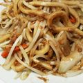 一人鍋's cooksnap of when they made 底辺飯平日編04 焼きうどん.