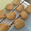 こむぎのほっぺ's cooksnap of when they made 卵白１コ余ったら・・・ごまのチュイール♪.