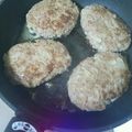 tomoko1122's cooksnap of when they made 我が家の牛挽肉100%のパテ&ハンバーグ.